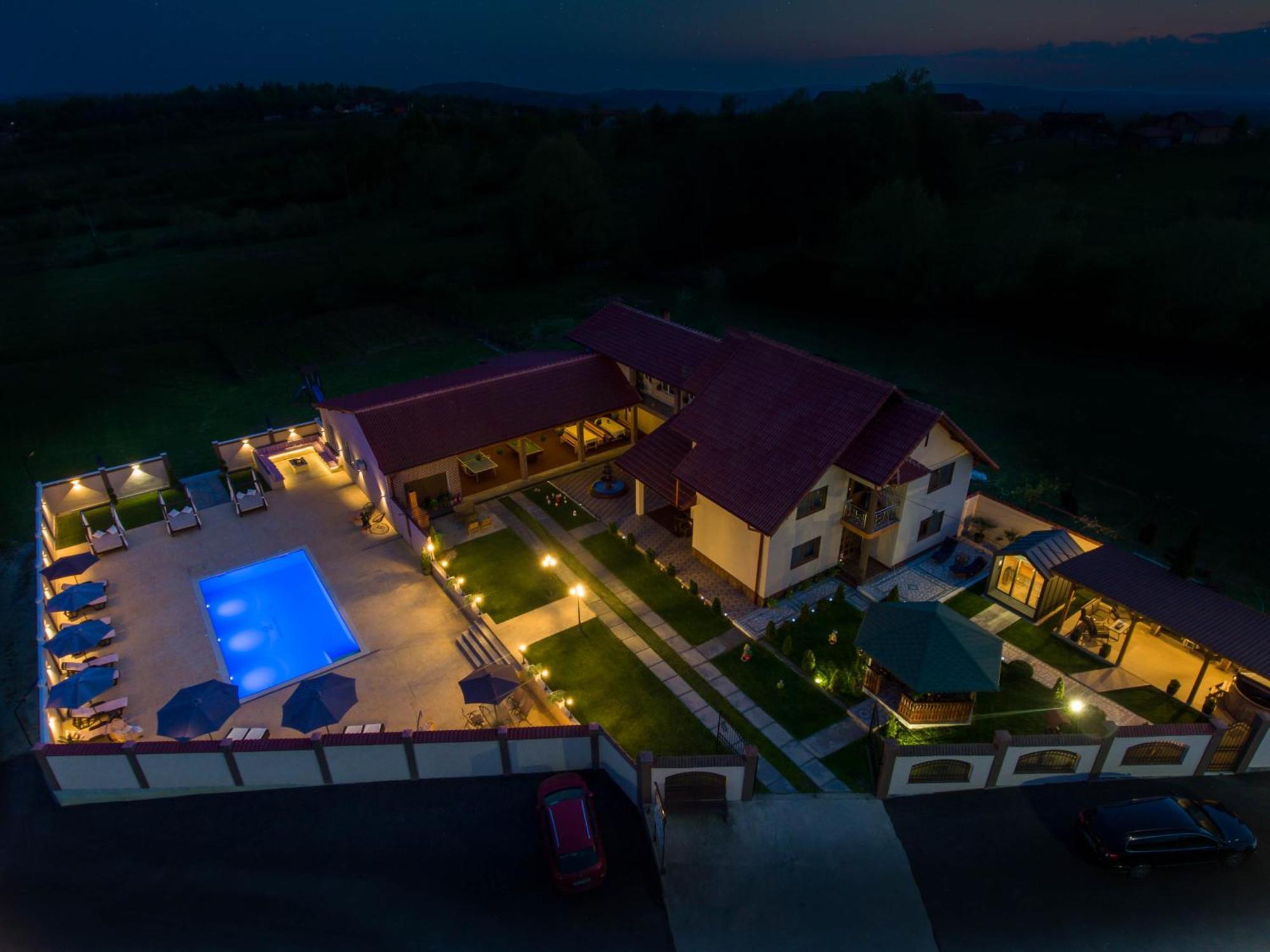 Pensiunea Adrian Novaci-Străini Extérieur photo
